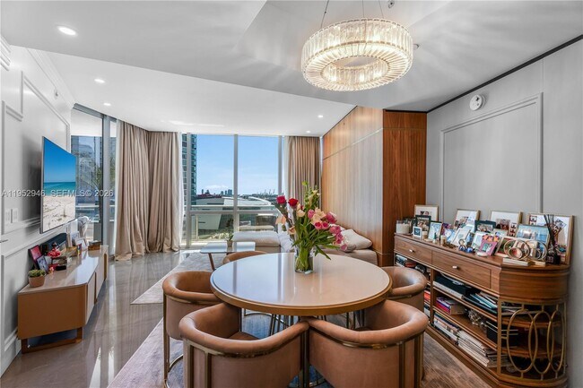 Building Photo - 851 NE 1st Ave