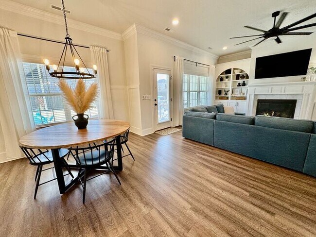 Building Photo - Pre-lease today for a late May move in