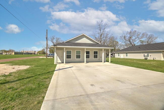 Building Photo - 205 N Bay