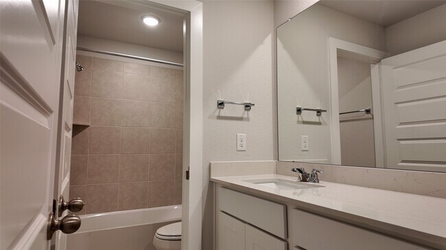 Building Photo - 8519 Blueberry Ash St