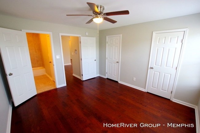 Building Photo - 6923 Parkbrook Ln