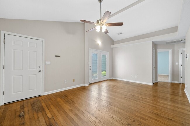 Building Photo - 529 Southwind Dr