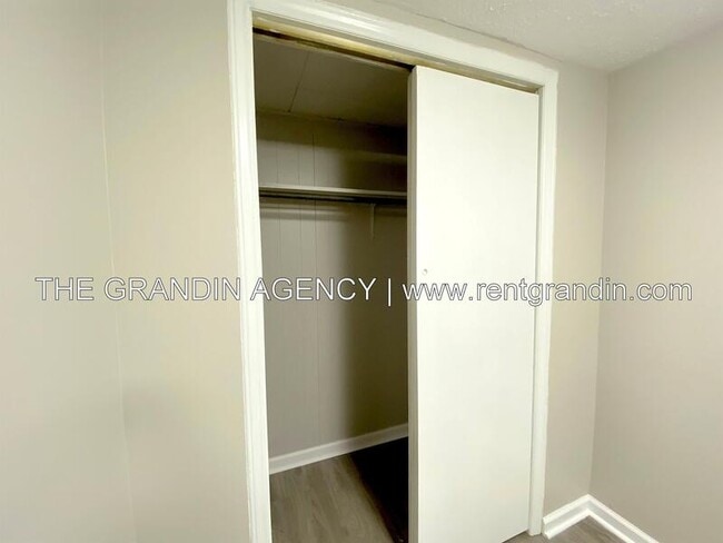 Building Photo - 8623 Plantation Rd