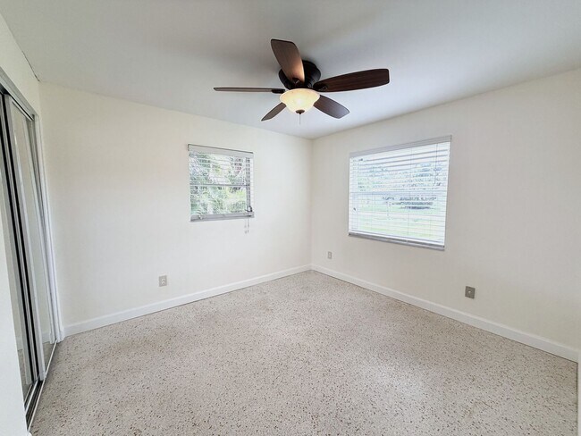 Building Photo - 3/2/1 car garage in S. Ft. Myers Off Cypress Lake!