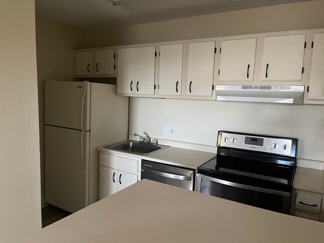 Building Photo - 225 S Tropical Trail