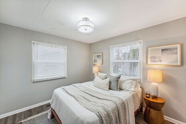 Building Photo - 4554 Moraine Ave