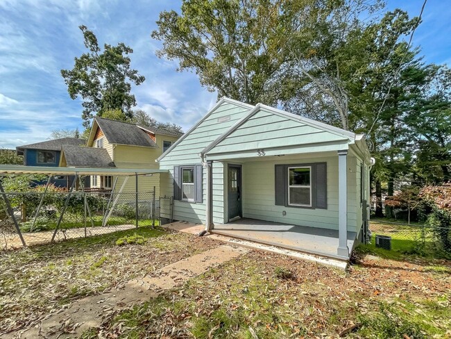 Building Photo - Beautifully Remodeled Two-Bedroom in Malve...