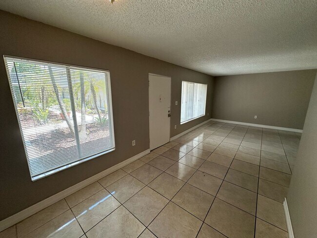 Building Photo - FAST APPROVAL !  1 bed 1 bath at green tee...