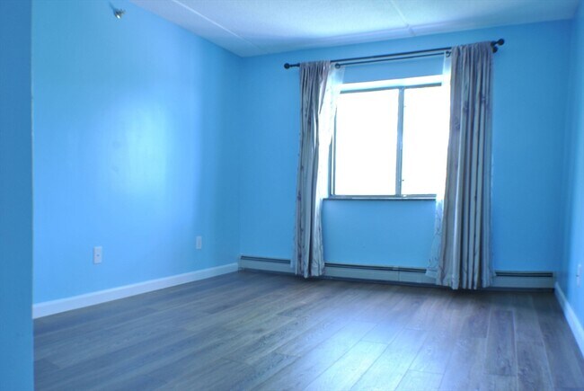 Building Photo - 209 Riverview Ave