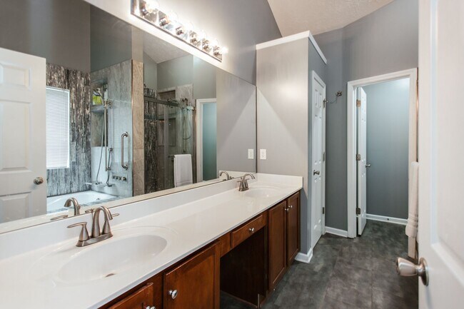 Building Photo - 137 Bristol Woods Dr