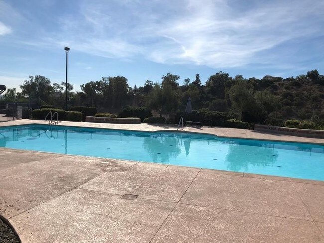 Building Photo - 2276 Manzana Way