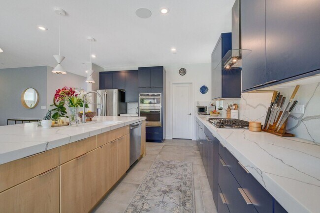 Building Photo - Amazing 2 story home in beautiful Tri Poin...
