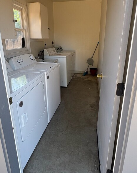 Coin free! - 526 W Hedges Ave