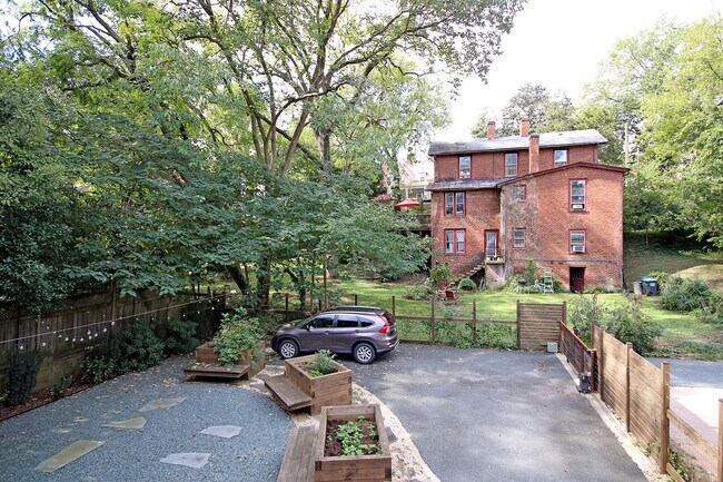 Building Photo - North Downtown Residence with Modern Updates and Prime Location