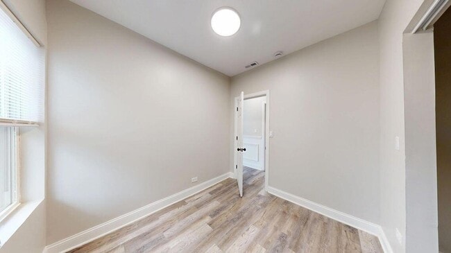 Building Photo - 1379 Roosevelt Pl