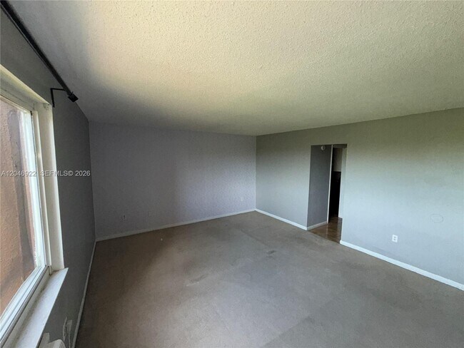Building Photo - 6960 Miami Gardens Dr