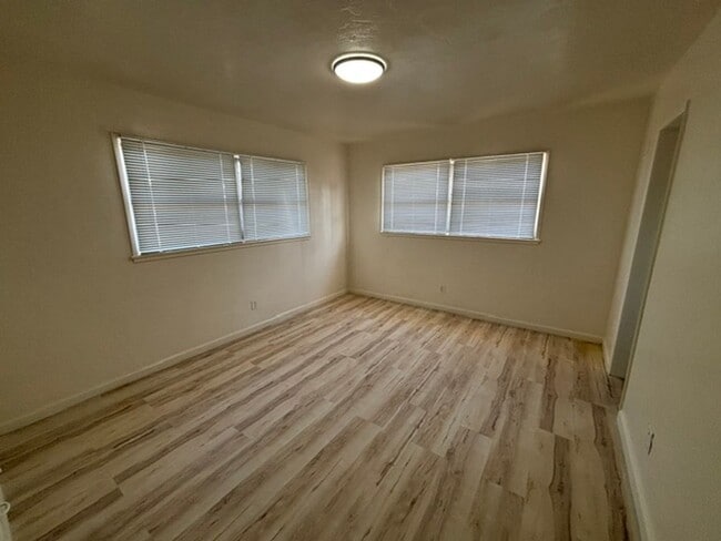 Building Photo - 1249 Sandalwood Dr