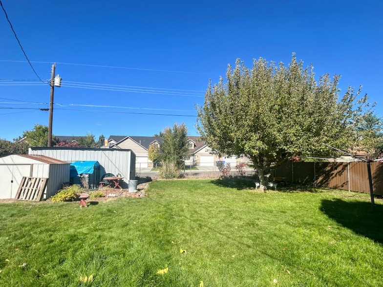 Building Photo - 1857 9th Ave E