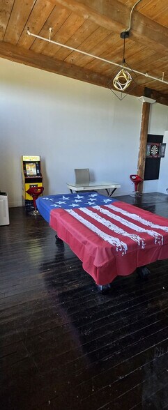 Building Photo - 226 Mt Elliott St