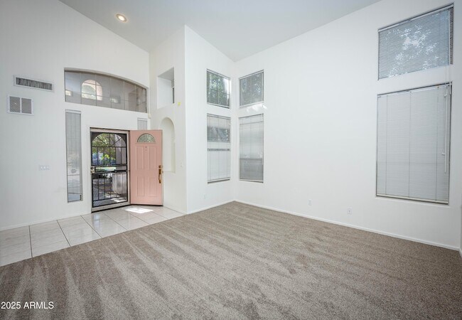 Building Photo - 3844 E Kings Ave