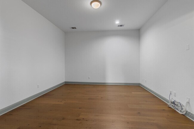 Building Photo - 16516 Leopold Trail