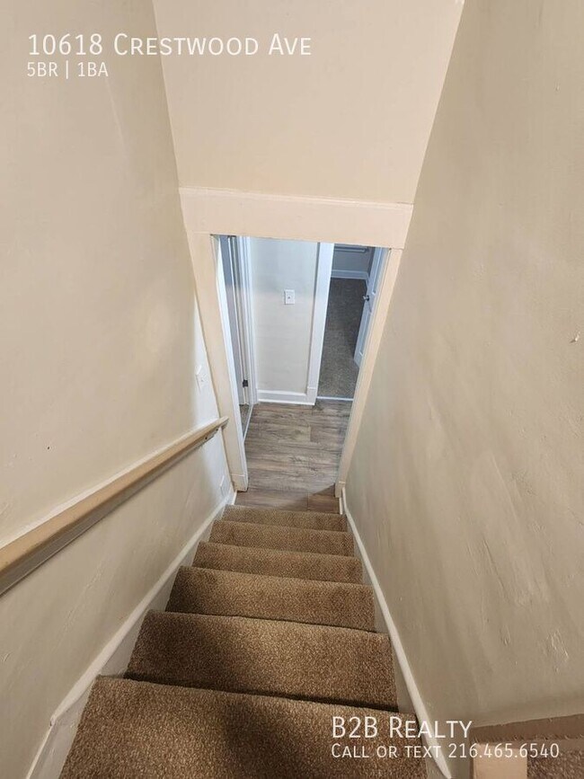 Building Photo - 10618 Crestwood Ave