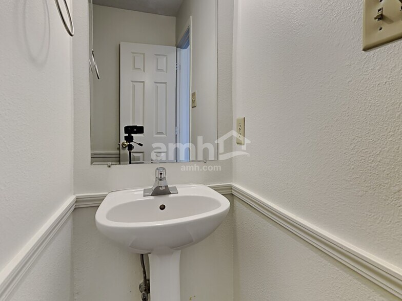 Building Photo - 2192 Olympia Dr