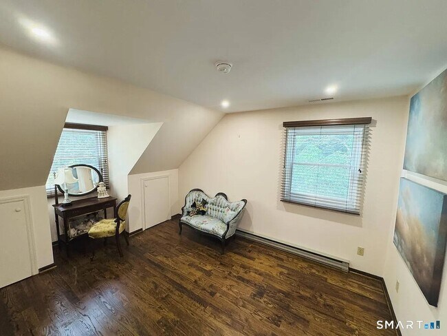 Building Photo - 7 Joanne Ln