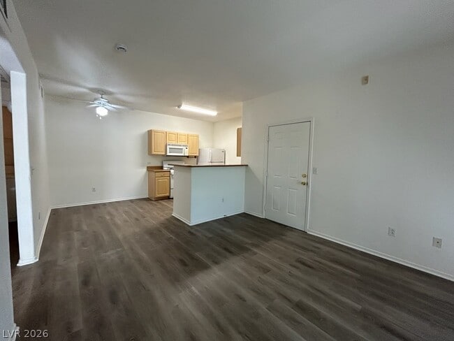 Building Photo - 8250 N Grand Canyon Dr