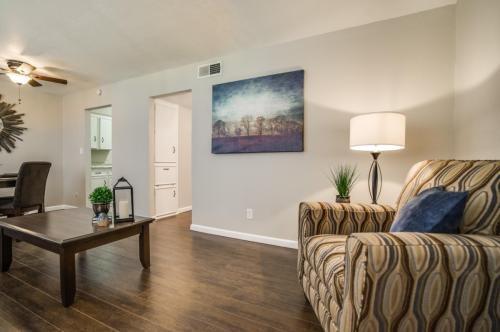 Building Photo - 1 bedroom in Dallas TX 75206