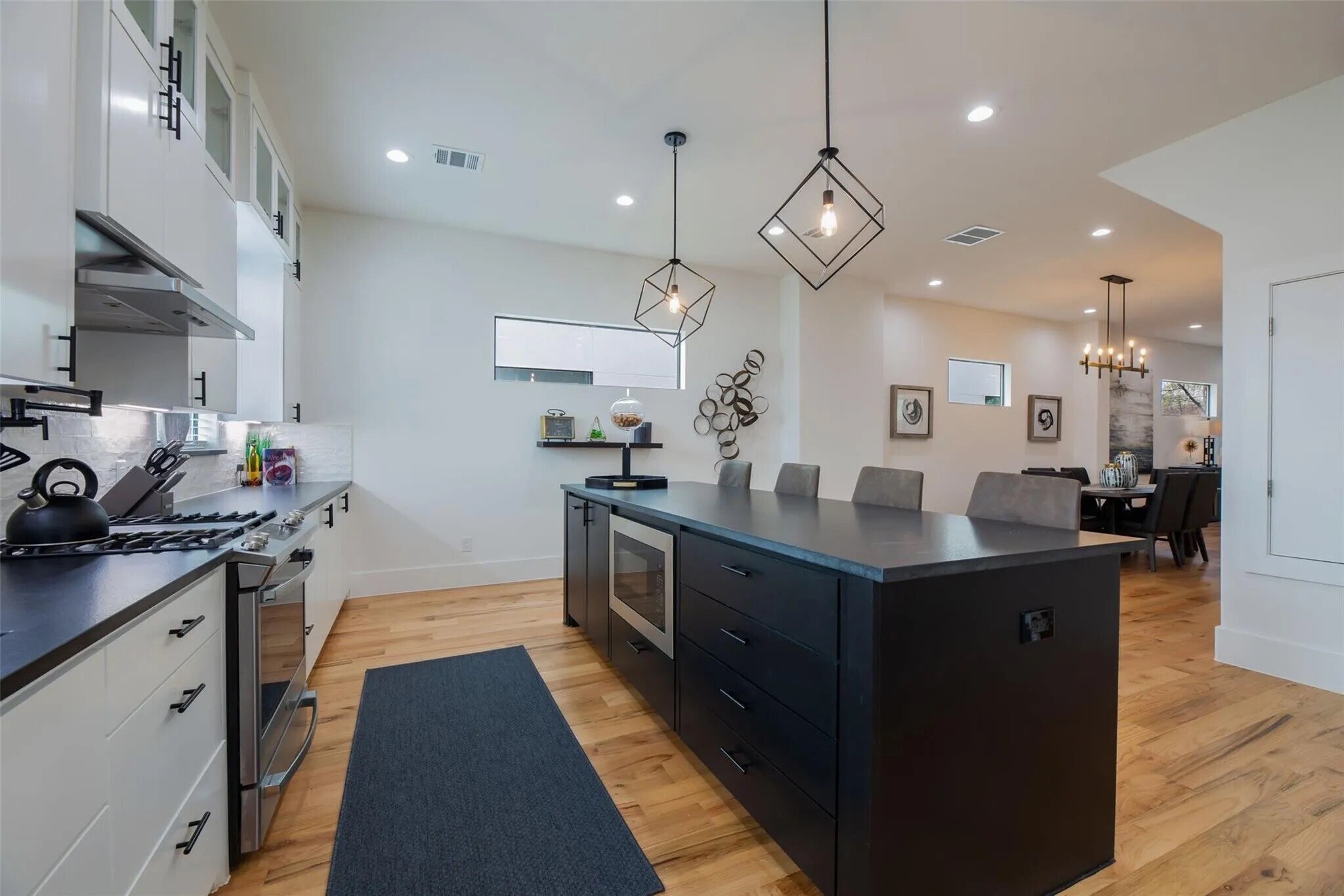 Building Photo - Room in Duplex on Avenue L