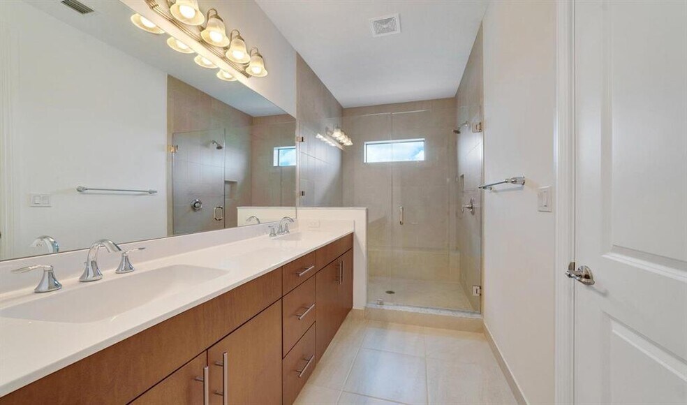 Building Photo - 9952 Brickhill Dr