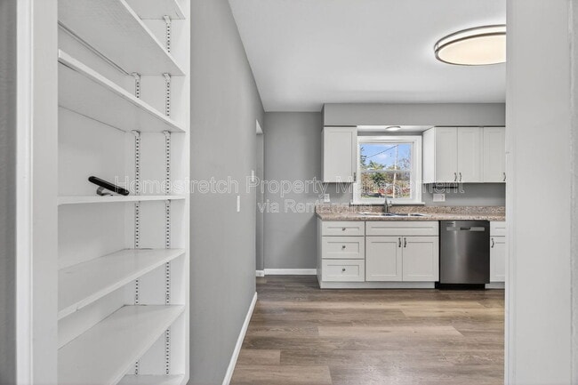 Building Photo - 9625 Theodosia Ave