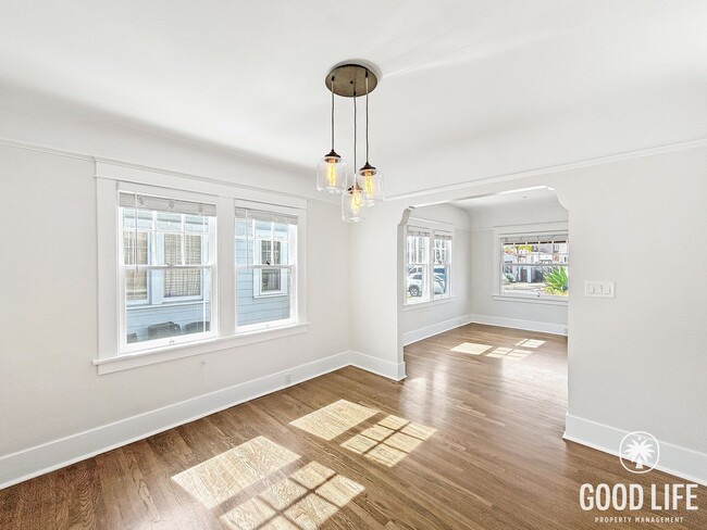 Building Photo - Beautiful 3BD/2.5BA W/ A/C and In-Unit Laundry in Mission Hills!