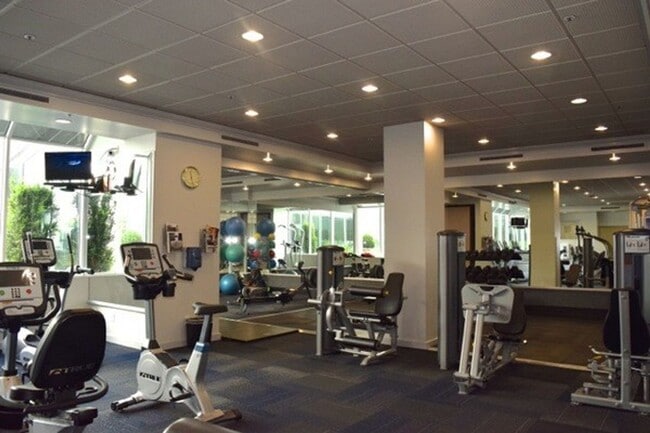 Building Photo - Mid-Term Occupancy, Telegraph Hill Furnished Condo- 1 Car Parking- 24 Hour Doorman - Fitness Center