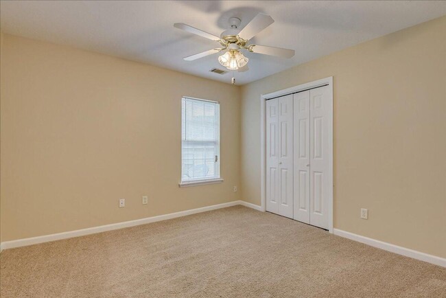 Building Photo - 924 Prairie Cir