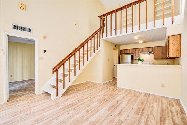 Building Photo - 6103 Ludington Dr