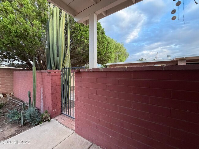Building Photo - 3207 E Fairmount St