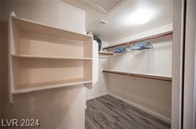 Building Photo - Gorgeous 3 Bedroom Remodeled Near Summerlin