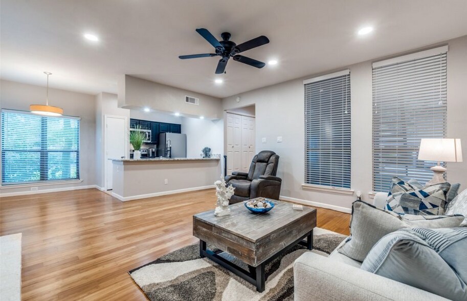 Building Photo - 7525 Holly Hill Dr
