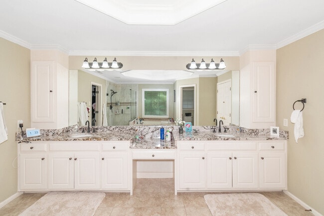 Building Photo - 1450 Hillcrest Heights