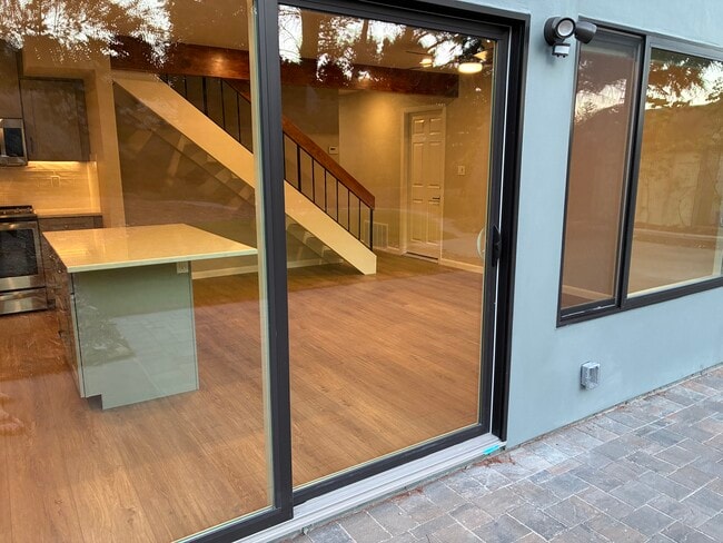 Building Photo - 405 Solano Dr