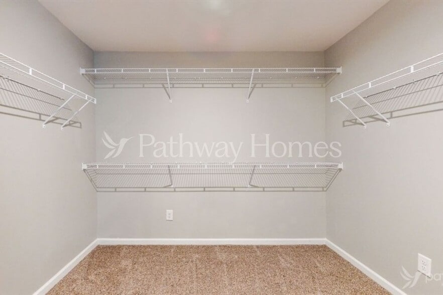 Building Photo - 3950 Lake Manor Way