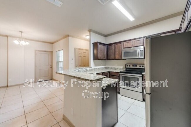 Building Photo - 1579 Cozy Dr