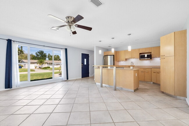 Building Photo - 4420 W Fair Oaks Ave