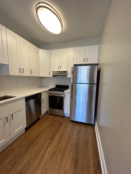 Building Photo - 1601 W Thome Ave