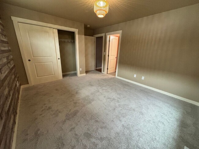 Building Photo - 1689 Aaron Dr