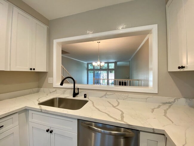 Building Photo - Updated 2 Bed 2 Story Napa Valley Club Con...