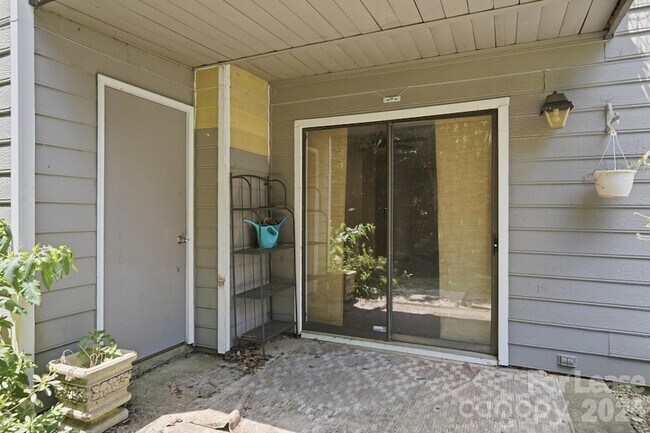 Building Photo - 2900 Heathstead Place