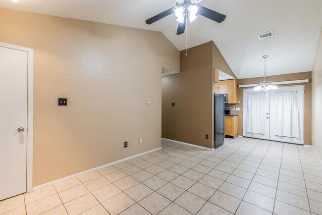 Building Photo - 1015 E Yager Ln